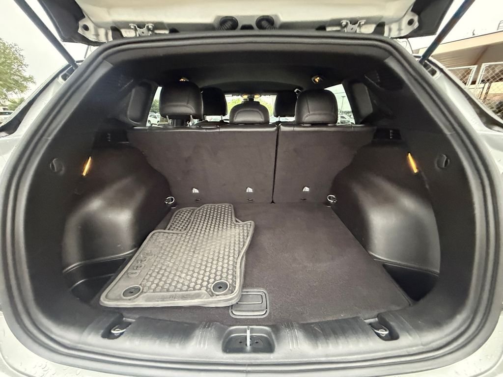 Used 2025 Silver Jeep Trailhawk image 19