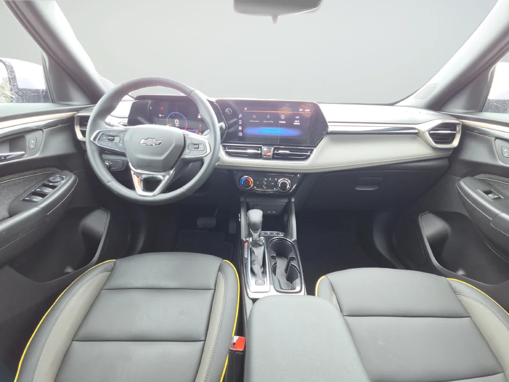 Used 2025 Green Chevrolet ACTIV image 9