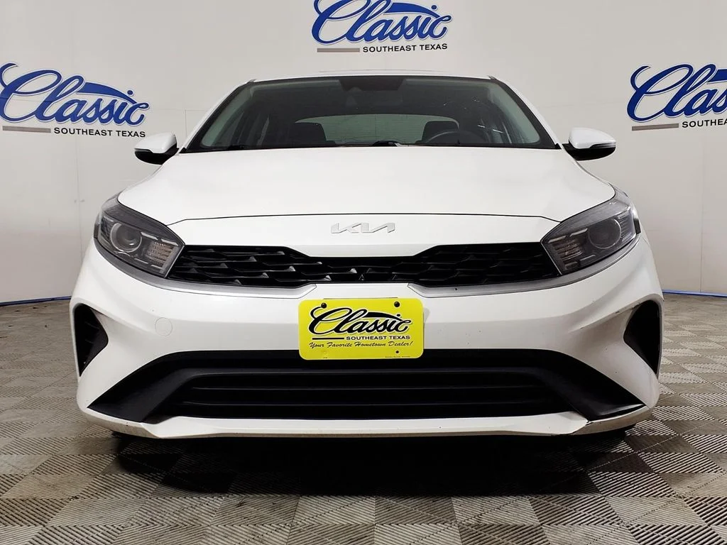 Used 2022 White Kia LXS image 3