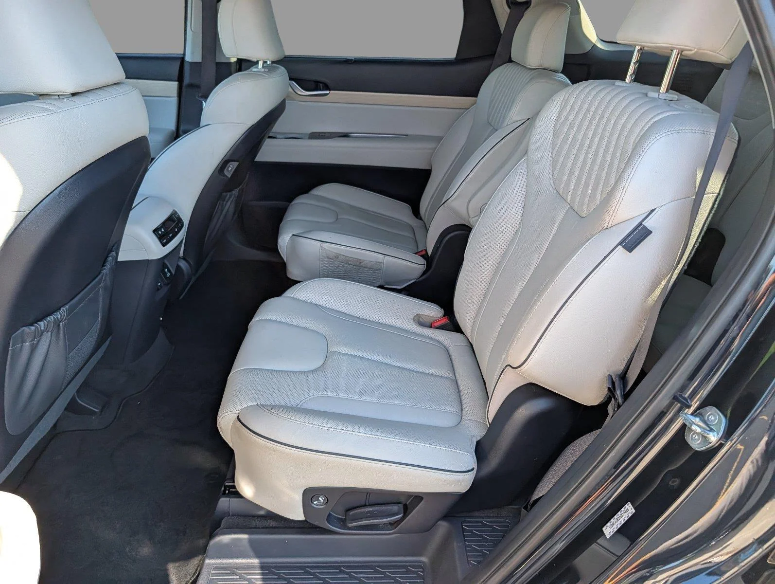 Used 2024 Moonlight Cloud Hyundai Limited image 31