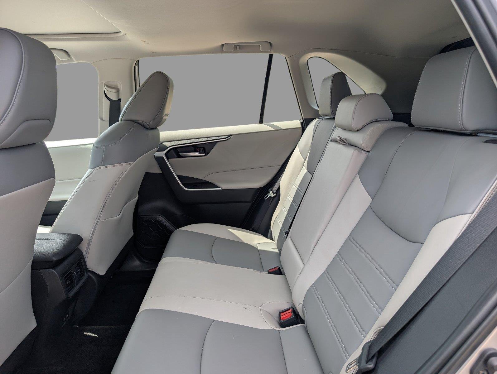 Used 2024 Silver Sky Metallic Toyota XLE Premium image 34
