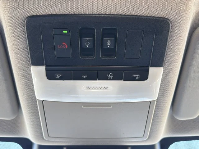 Used 2022 Gray Nissan SV image 31