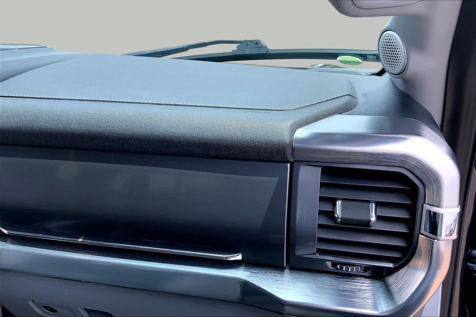 Used 2021 Smoked Quartz Metallic Tinted Clearcoat Ford LARIAT image 19