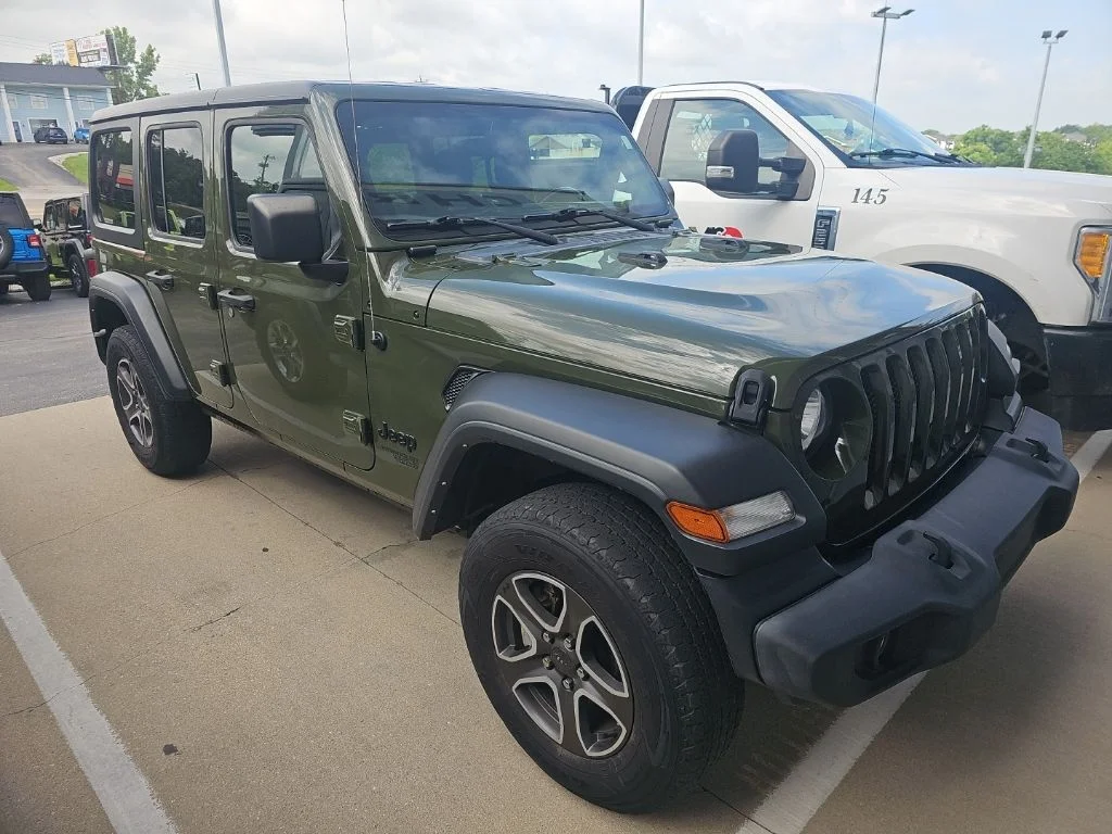 Used 2021 Green Jeep Unlimited Sport S image 3
