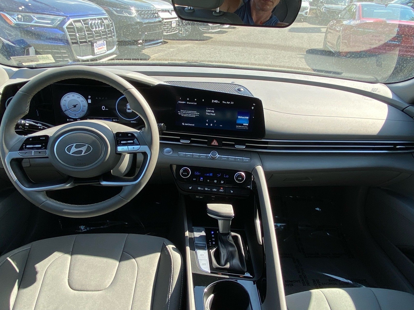 Used 2025 Black Hyundai SEL Convenience image 12