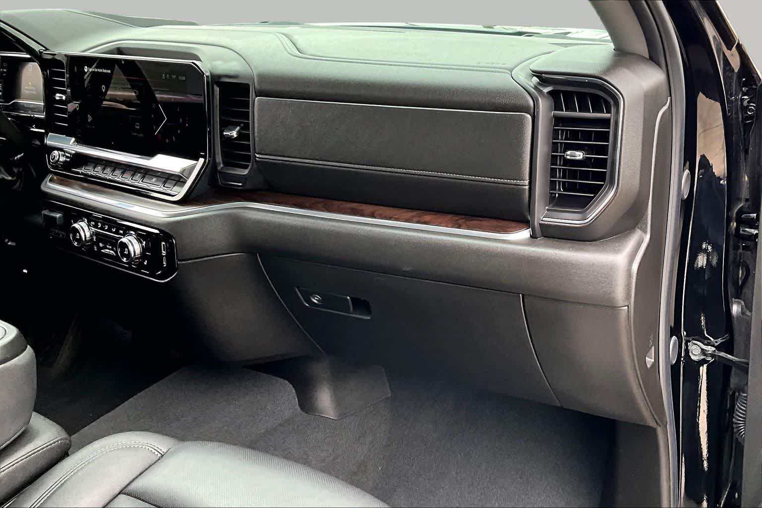Used 2025 Onyx Black GMC SLT image 19