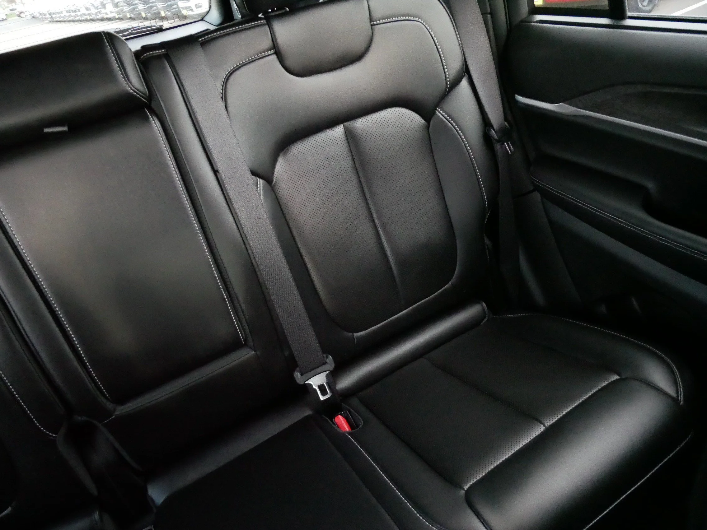 Used 2025 Diamond Black Crystal Pearlcoat Jeep  image 14