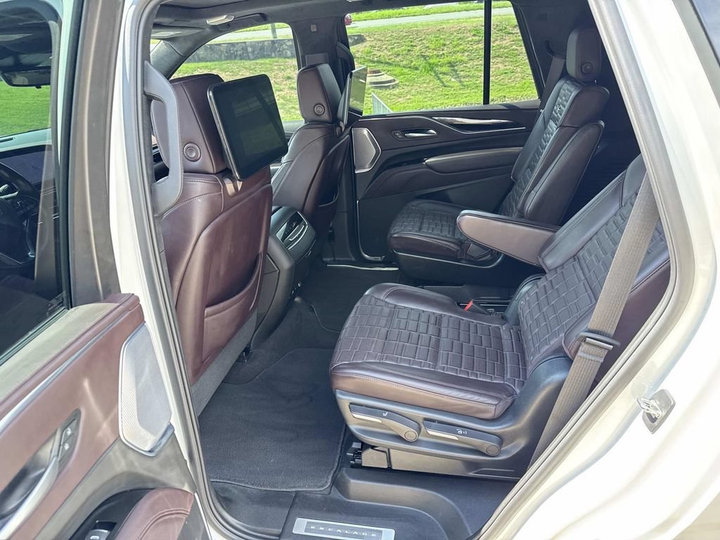 Certified Used 2023 CRYSTAL WHITE TRICOAT Cadillac 4WD Sport Platinum image 9