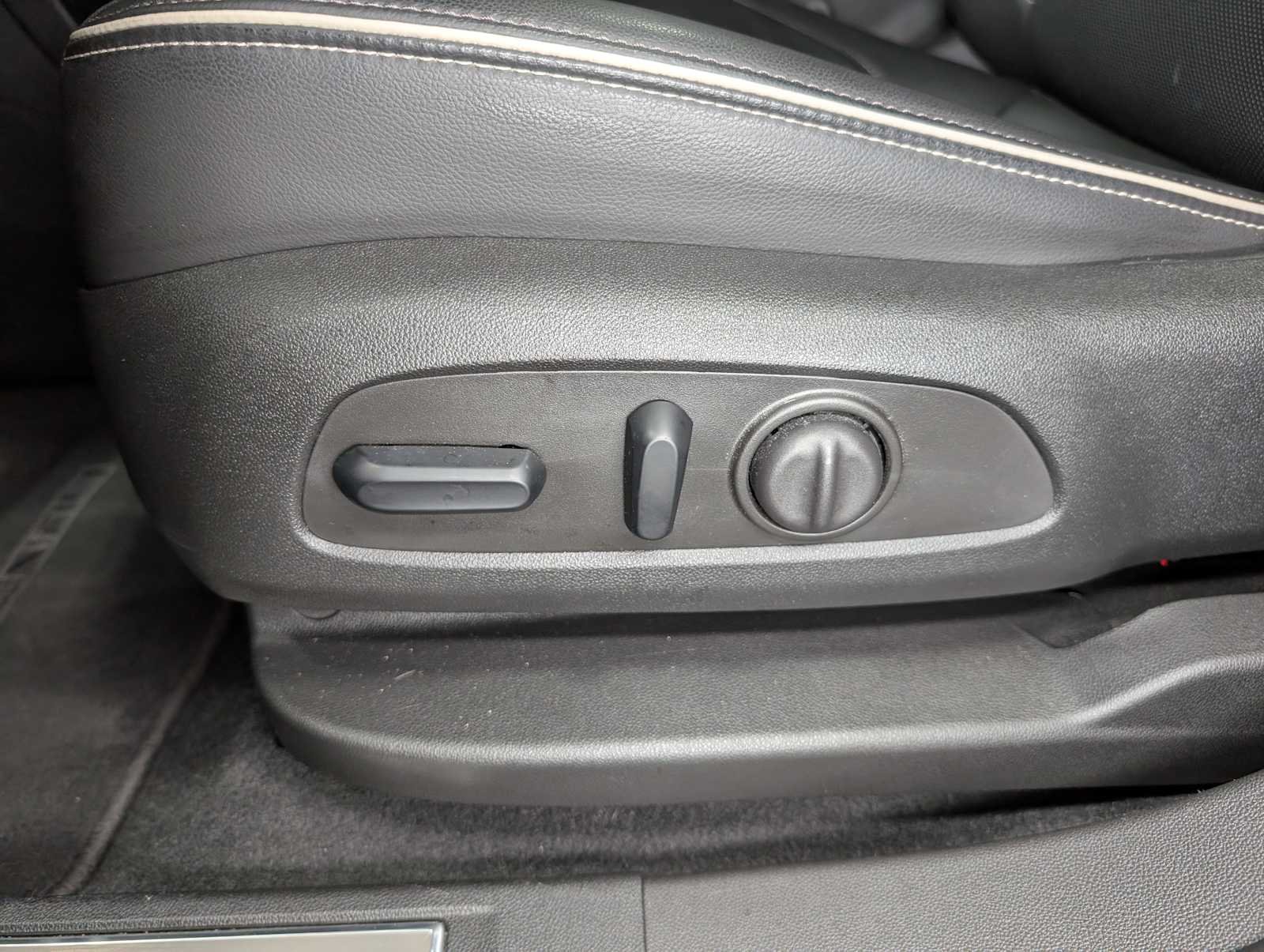 Used 2023 Volcanic Red Tintcoat GMC Denali image 39