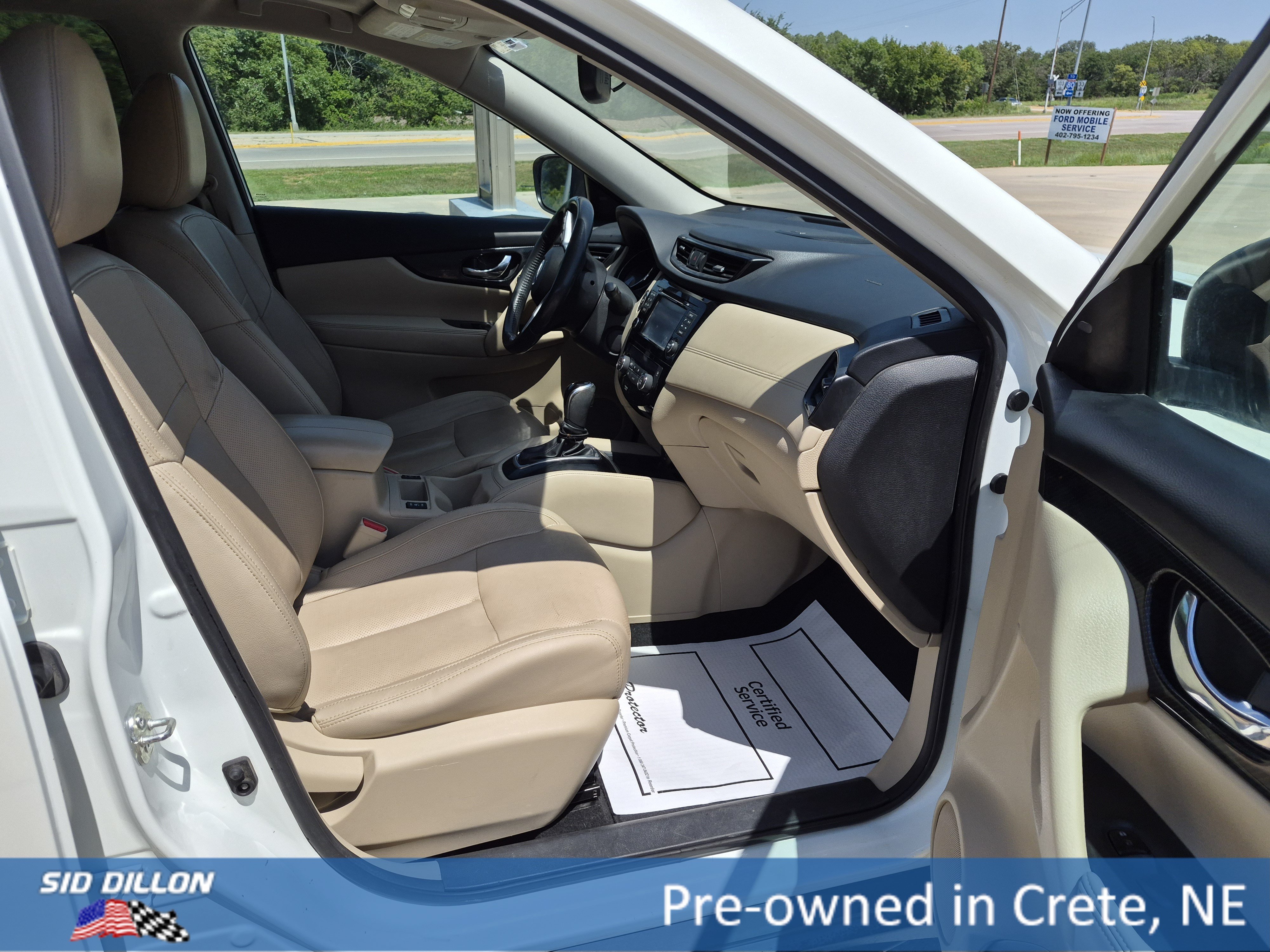 Used 2017 Pearl White Nissan SL image 5