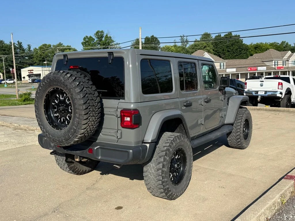 Used 2019 Gray Jeep Unlimited Sahara image 6