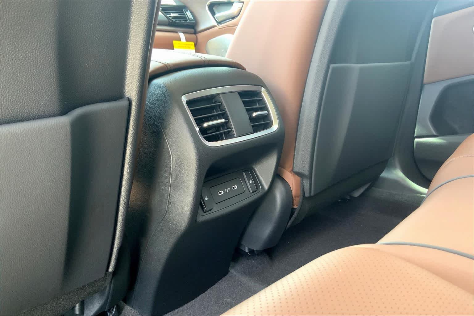 Used 2025 Platinum White Pearl Acura w/Advance Package image 18