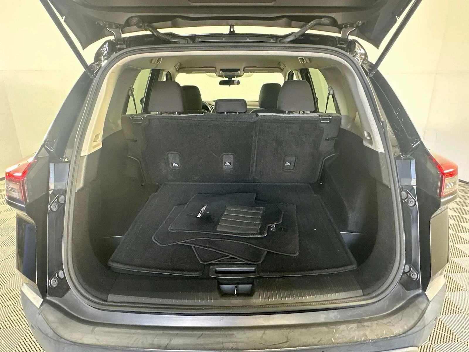 Used 2021 Super Black Nissan SV image 23