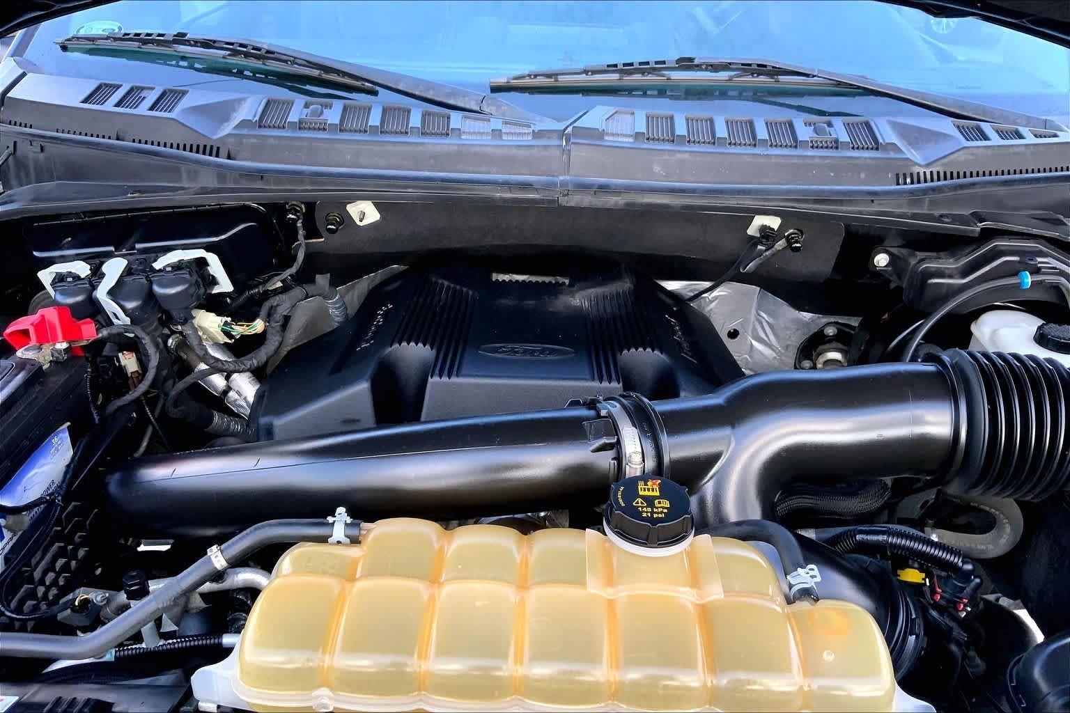 Used 2020 Agate Black Ford LARIAT image 31