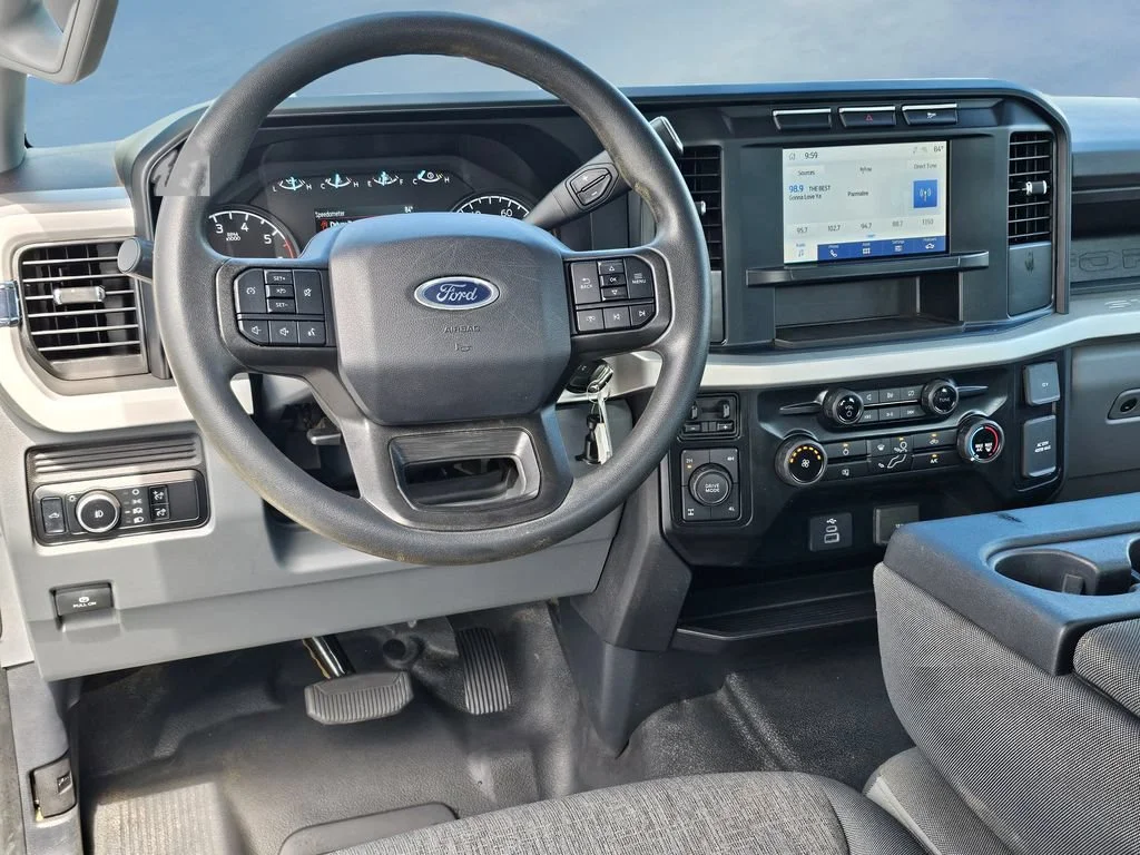 Used 2024 Oxford White Ford XL image 32