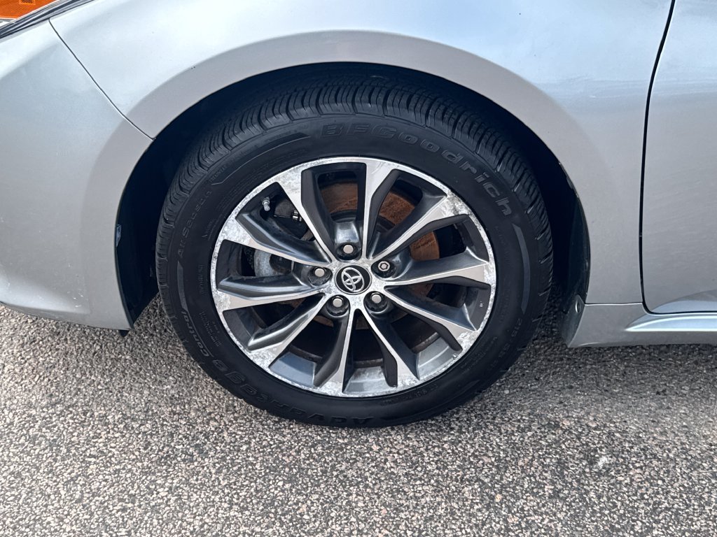 Used 2016 Silver Toyota XLE Premium image 41