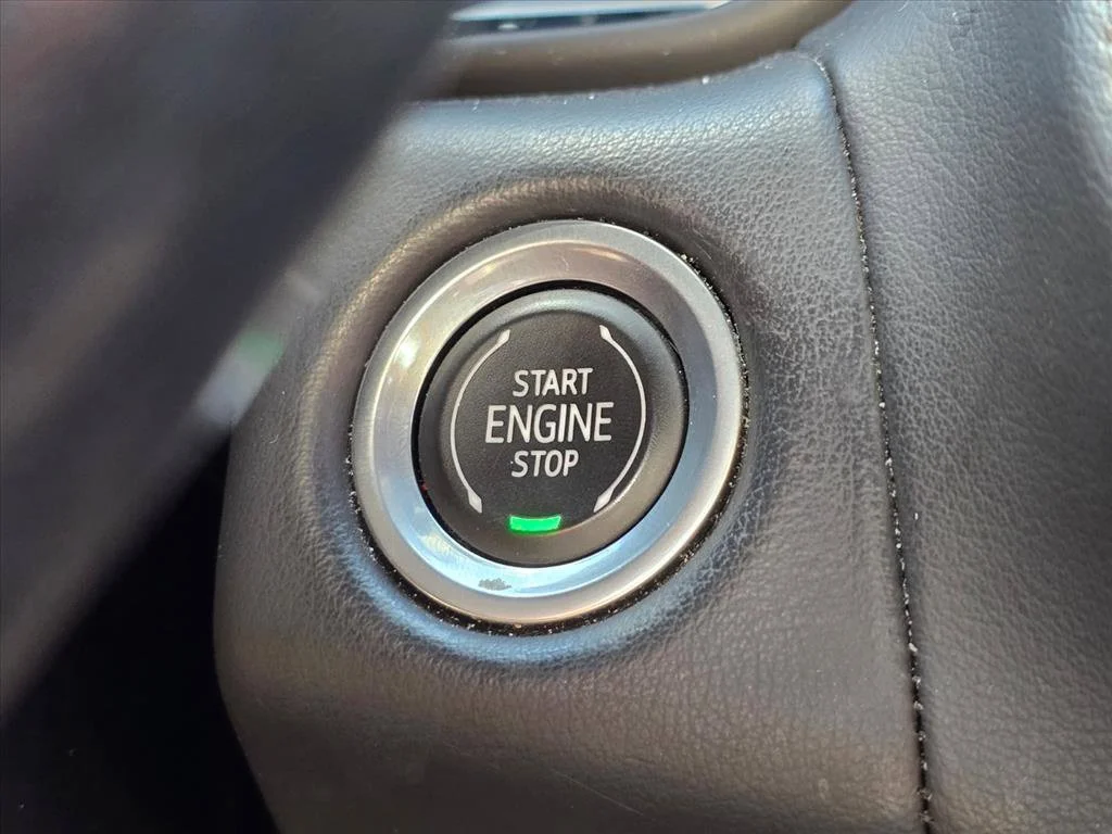 Used 2022 SUMMIT WHITE Chevrolet Z71 image 20