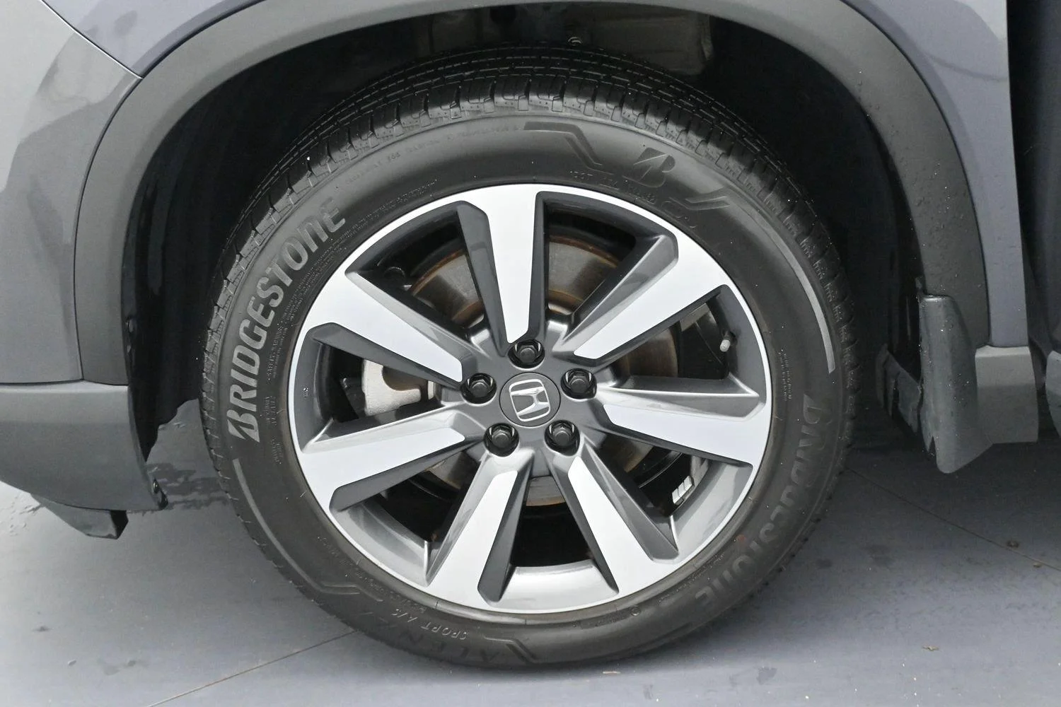 Used 2024 Modern Steel Metallic Honda Touring image 40