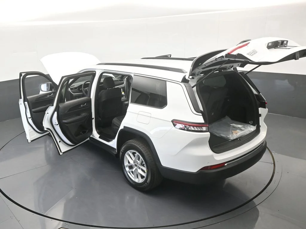 New 2026 Bright White Clear-Coat Exterior Paint Jeep Laredo image 62