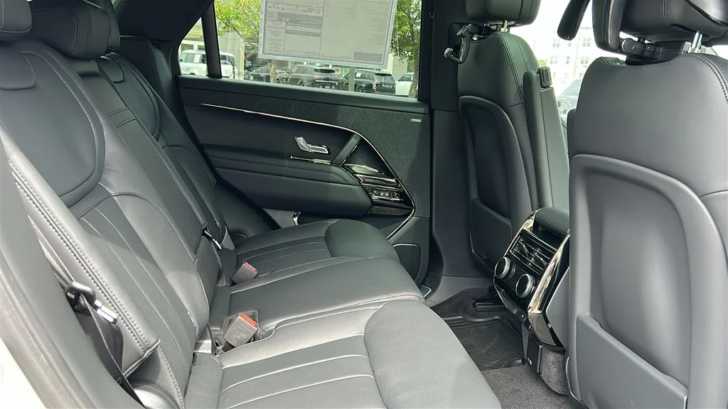 New 2027 Borasco Grey LAND ROVER Dynamic SE image 30