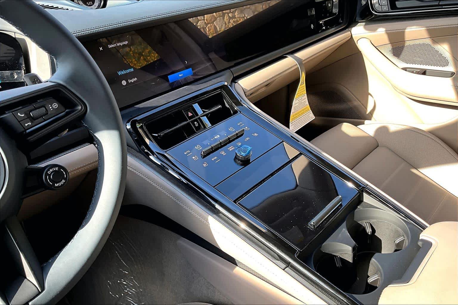 New 2026 Gentian Blue Metallic Porsche 4 E-Hybrid image 17