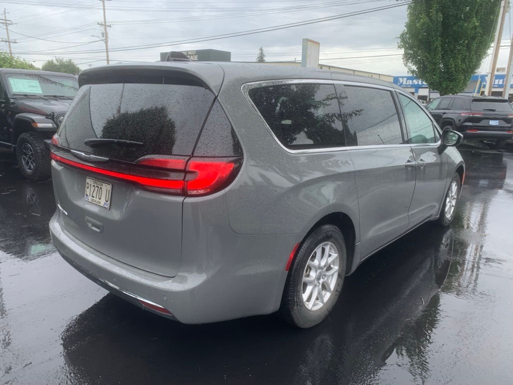Used 2023 Ceramic Gray Clearcoat Chrysler Touring L image 3