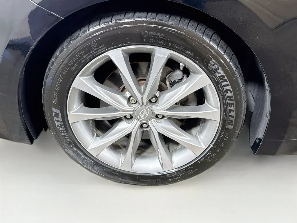 Used 2016 Black Hyundai Base image 39
