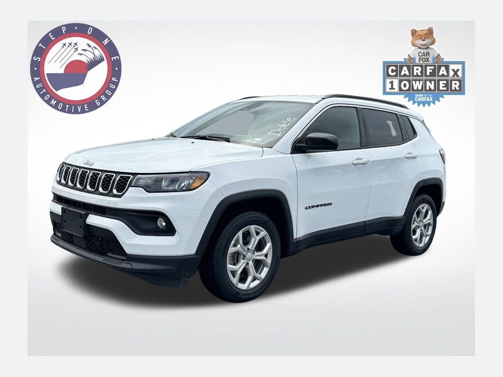Used 2024 White Jeep Latitude image 1