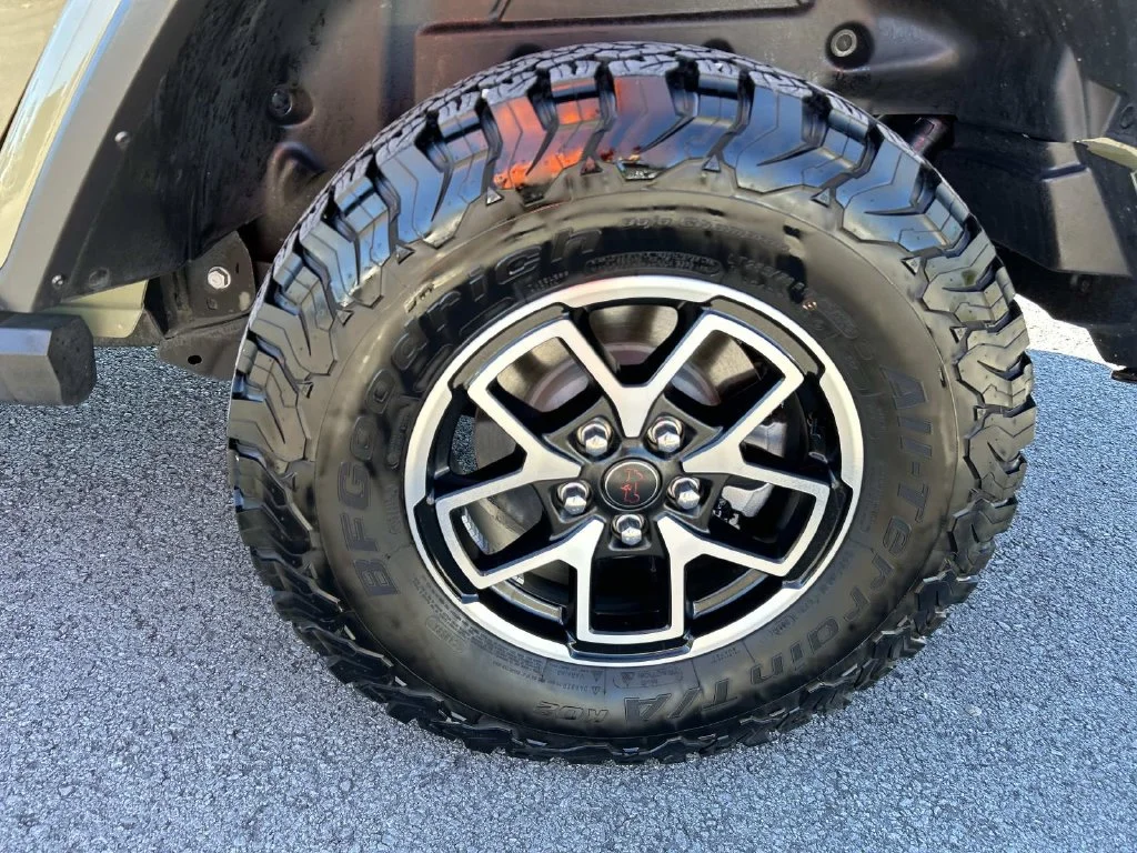 Used 2025 Green Jeep Rubicon image 15