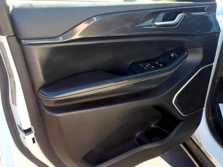 Used 2021 Bright White Clearcoat Jeep Altitude image 18