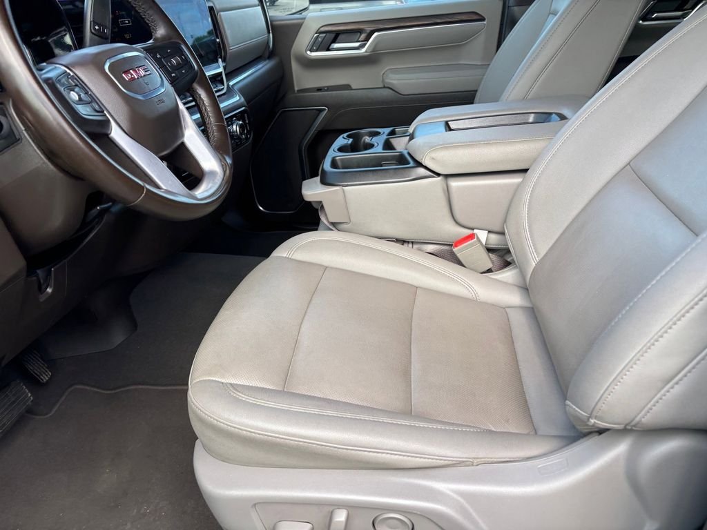 Used 2025 White GMC SLT image 9