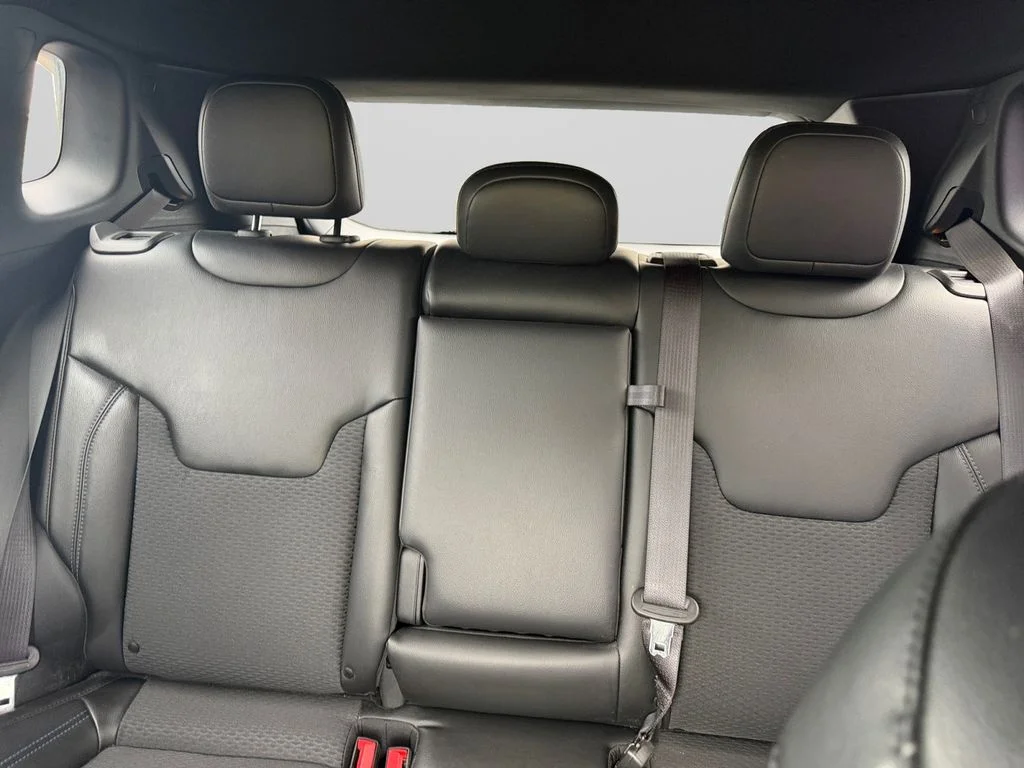 Certified Used 2023 Gray Jeep Latitude image 16