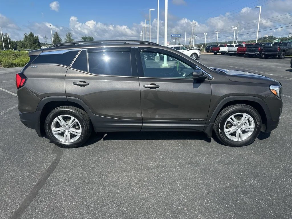 Used 2020 Gray GMC SLE image 9
