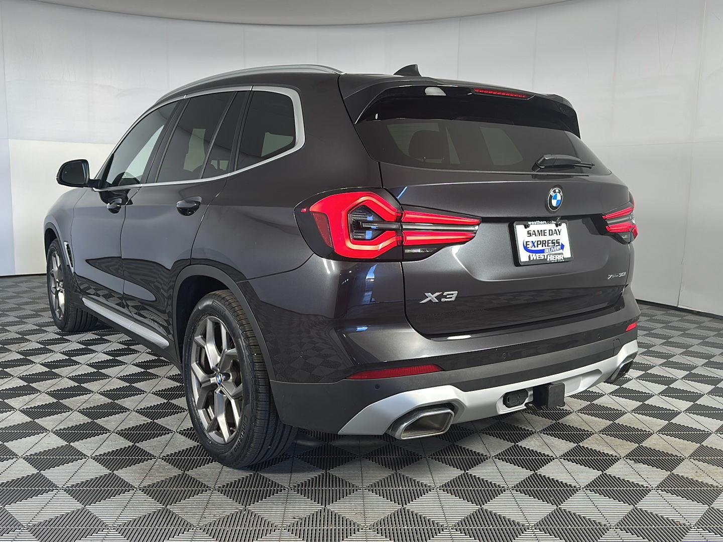 Used 2023 Dark Graphite Metallic BMW xDrive30i image 5