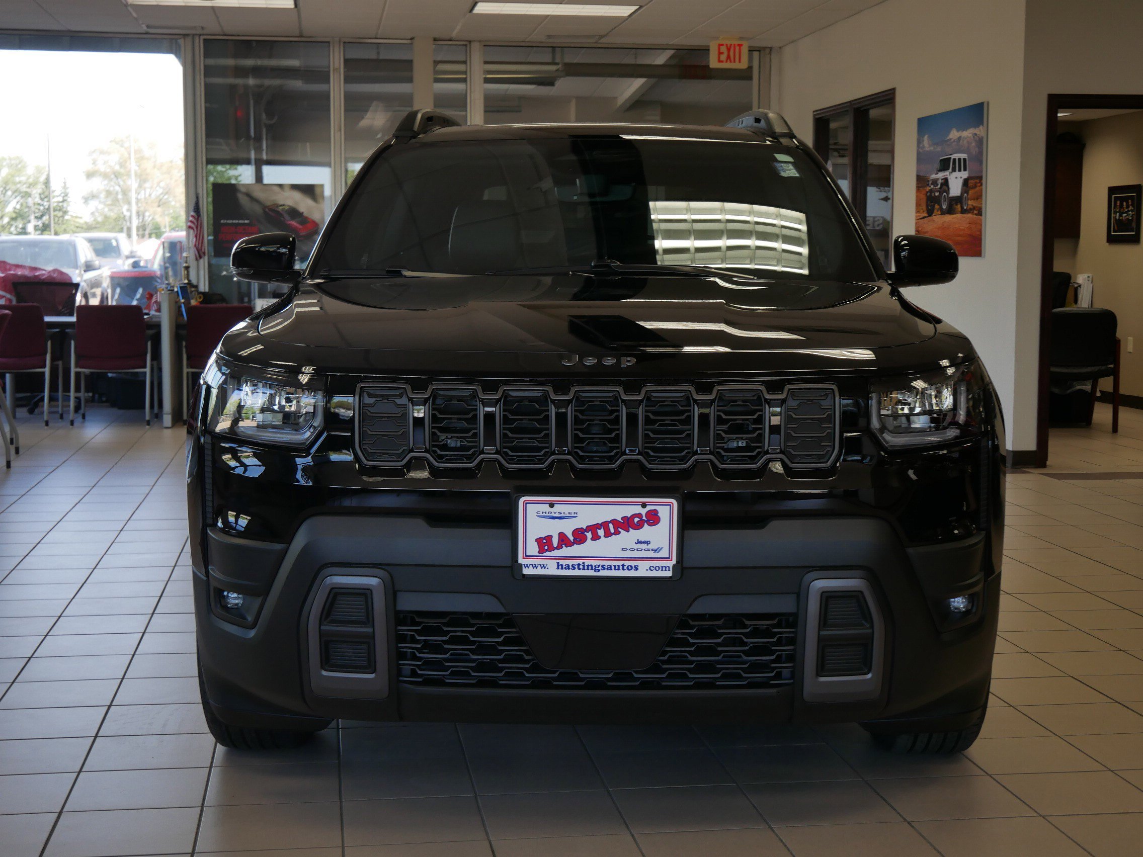 New 2026 Diamond Black Crystal Pearl-Coat Exterior Paint Jeep Limited image 5