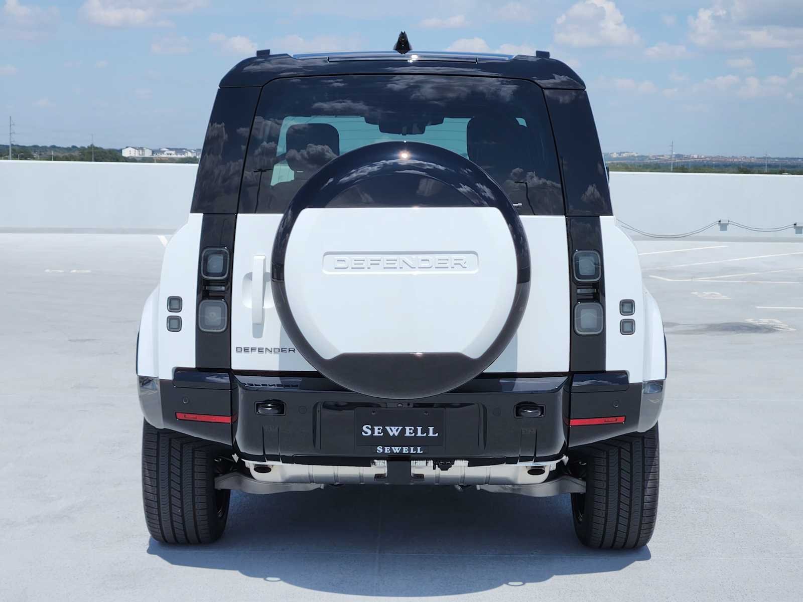 New 2026 Fuji White LAND ROVER X-Dynamic SE image 6