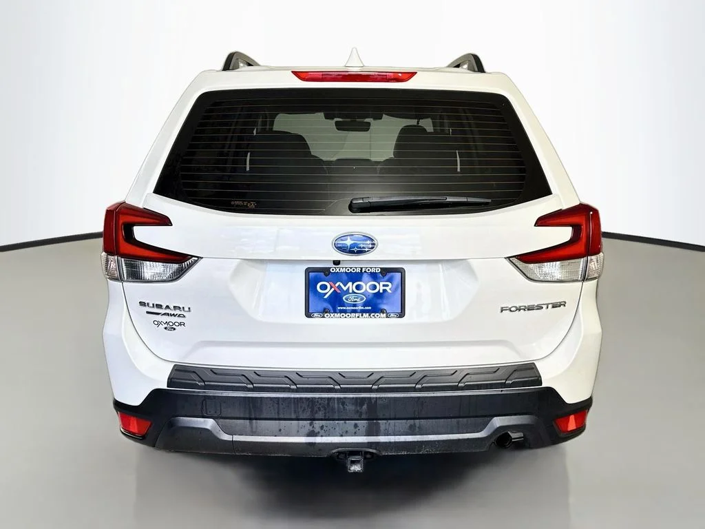 Used 2019 Crystal White Pearl Subaru Base image 11