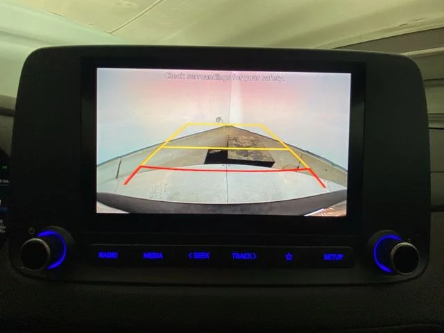 Used 2023 White Hyundai SE image 17