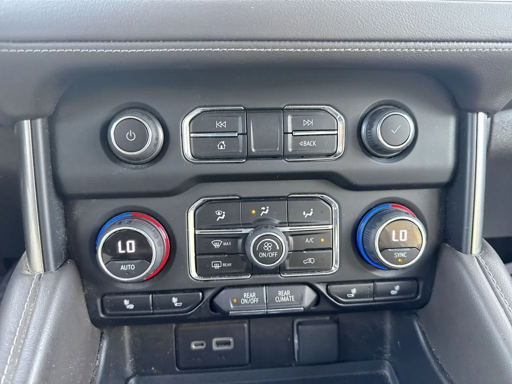 Used 2021 White Chevrolet Z71 image 18