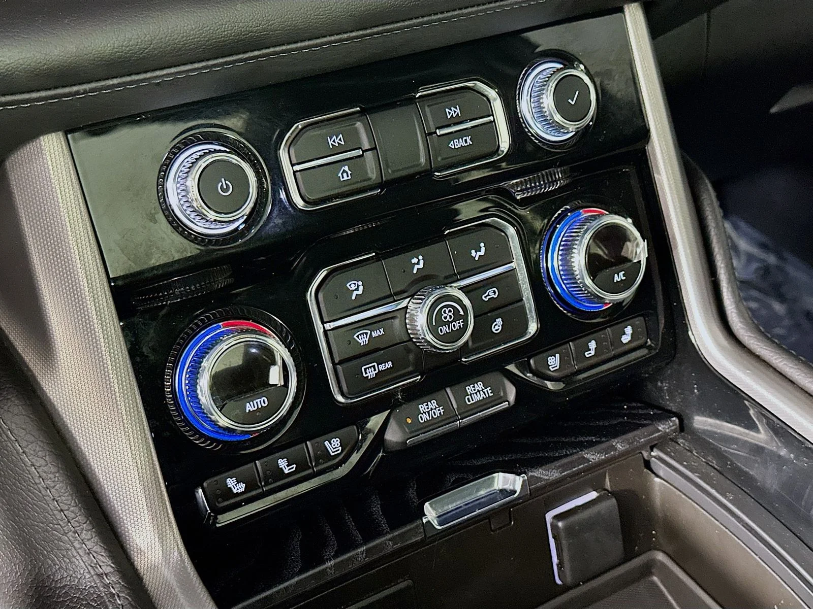 Used 2024 Onyx Black GMC Denali image 16
