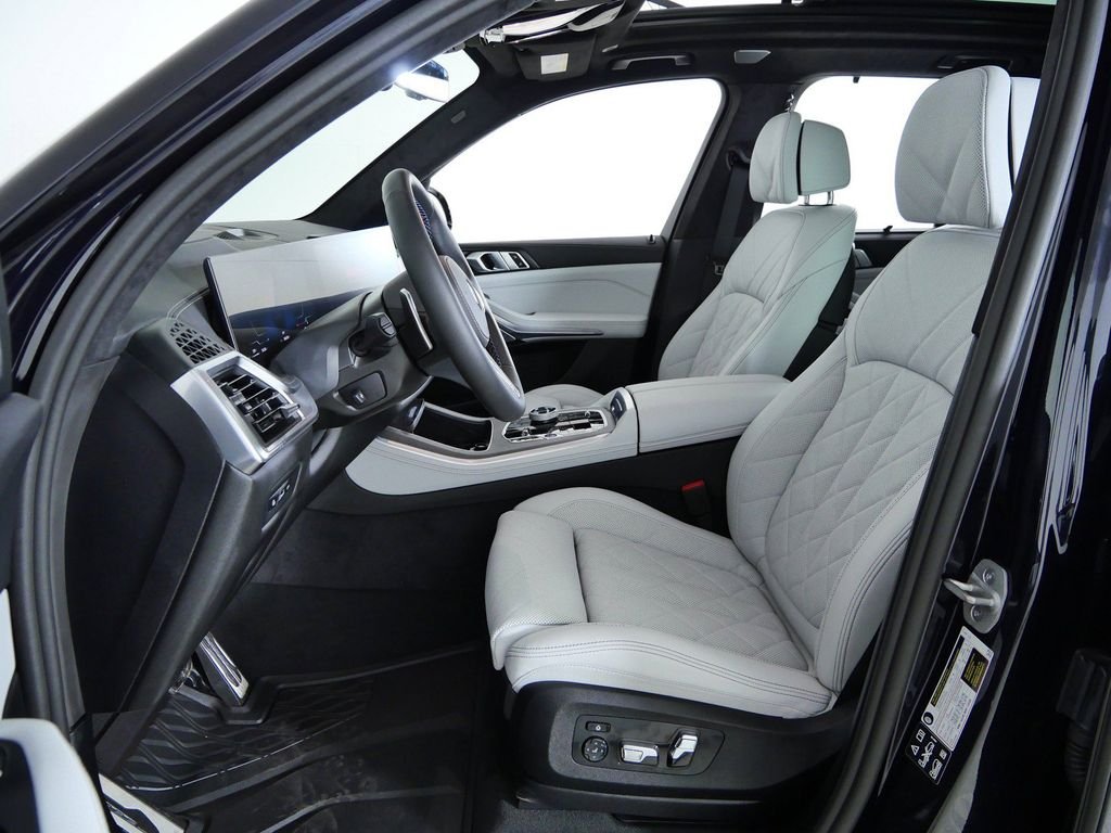 2026 BMW X5 M60i - Photo 32