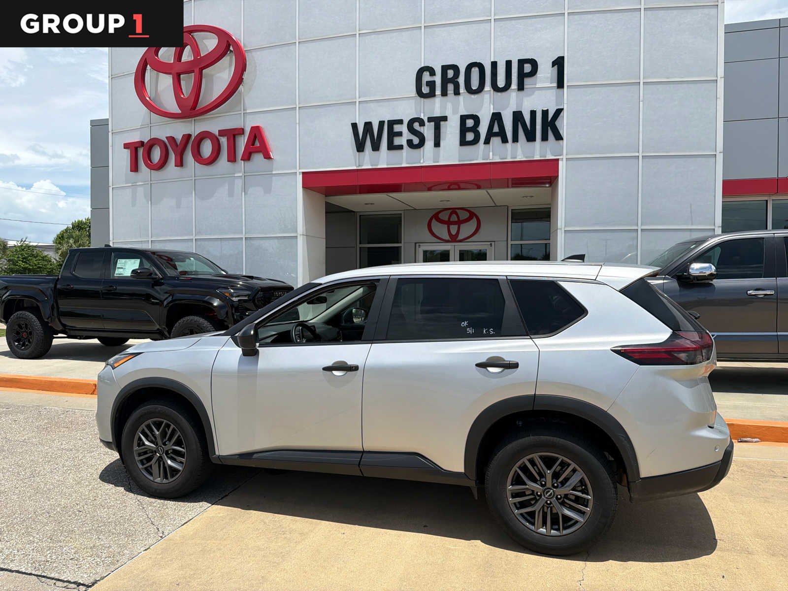 2024 Nissan Rogue S FWD's photo