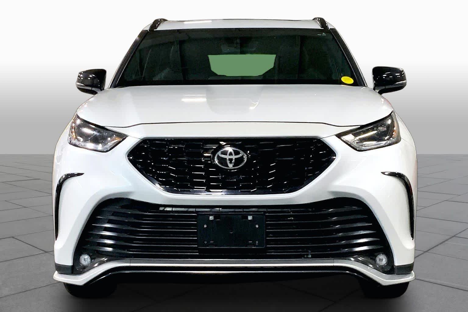 Used 2023 Wind Chill Pearl Toyota XSE image 4