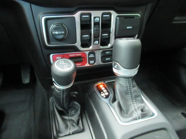 Certified Used 2025  Jeep Rubicon image 27