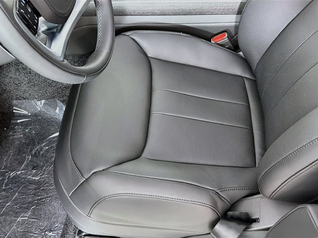 New 2027 Santorini Black Land Rover SE image 20