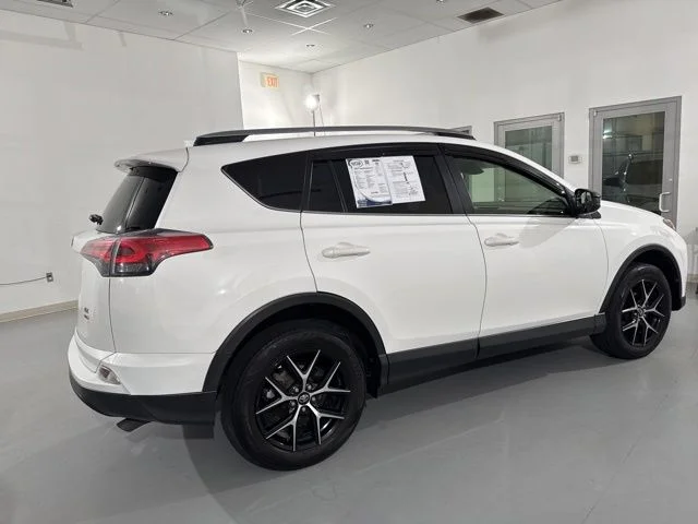 Used 2017 White Toyota LE image 14