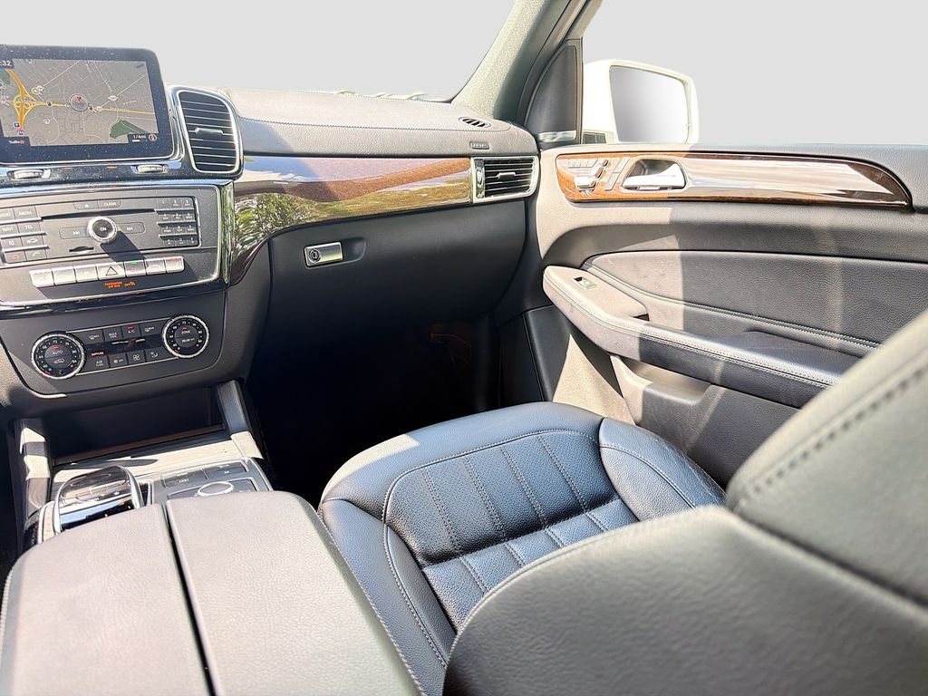 Used 2019 Polar White Mercedes-Benz 450 4MATIC® image 22