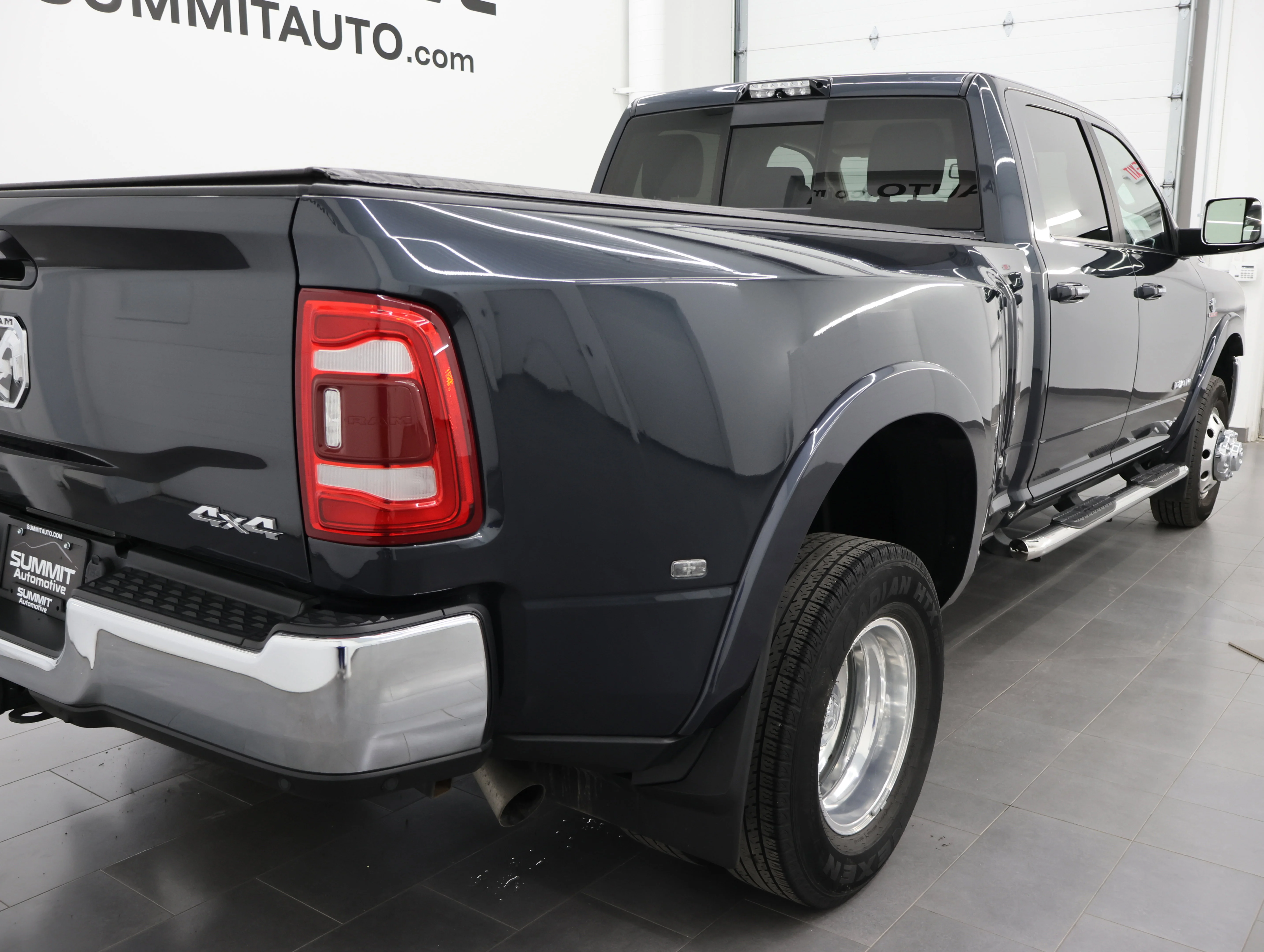 Used 2019 Maximum Steel Metallic Clearcoat Ram Laramie image 4