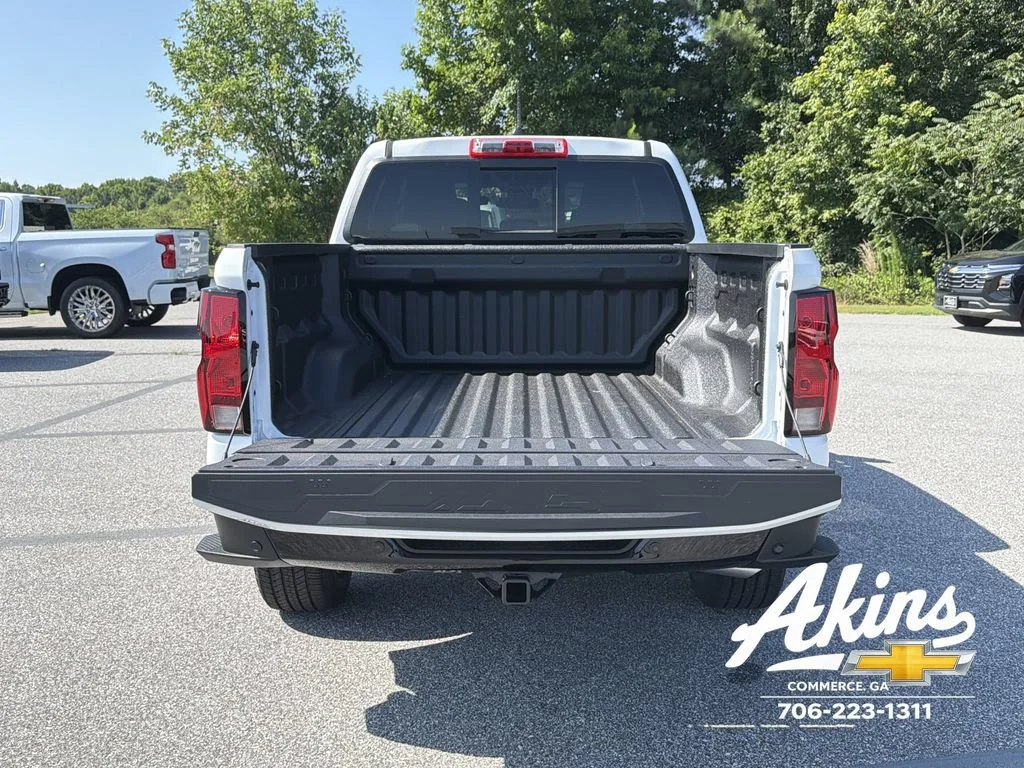 New 2026 Summit White Chevrolet WT image 4