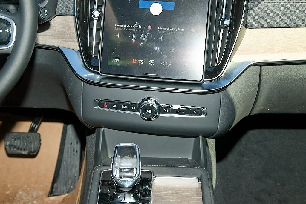 New 2026 Onyx Black Volvo Plus image 28